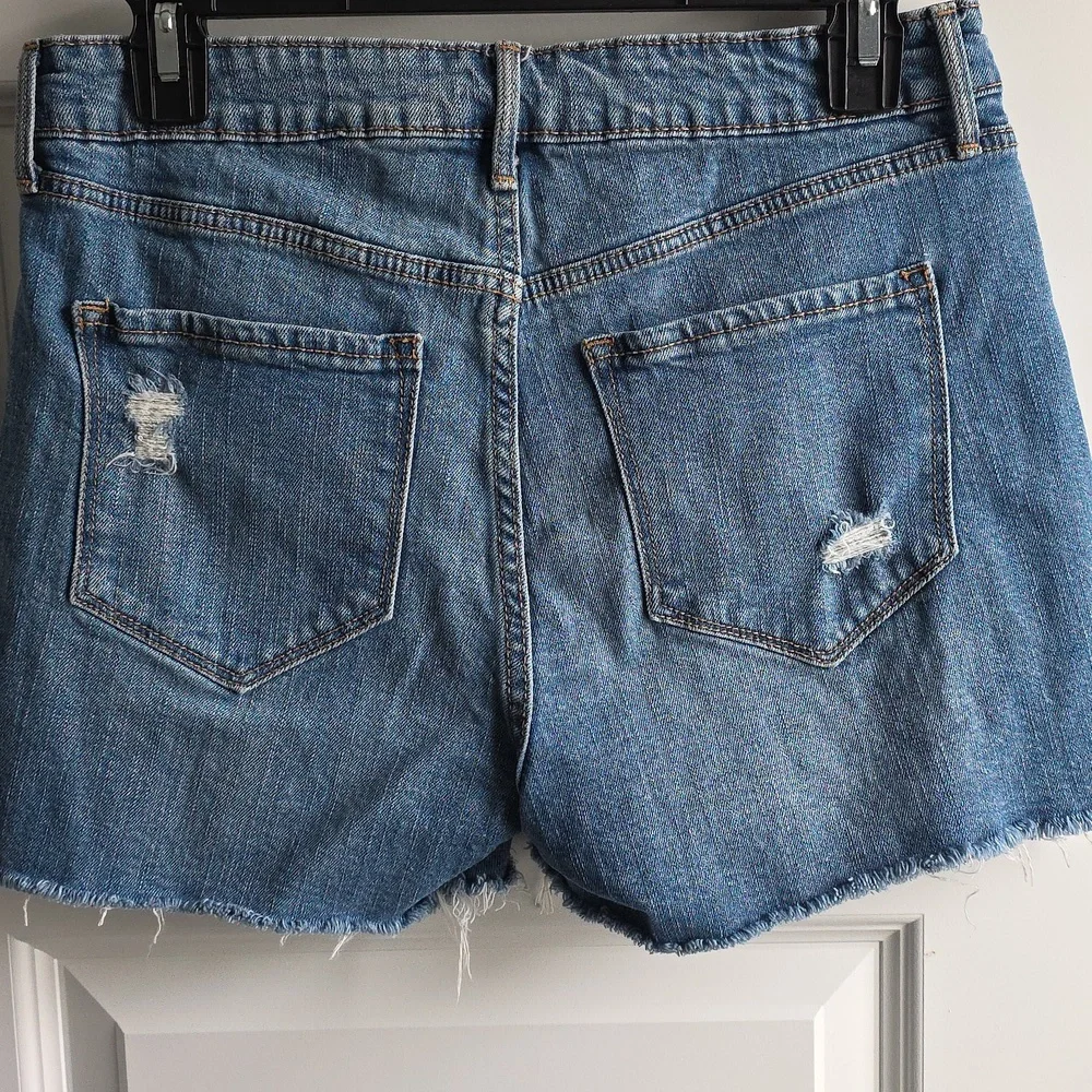 Old Navy Light Blue High Rise Distressed Jean Shorts Size 6 G142